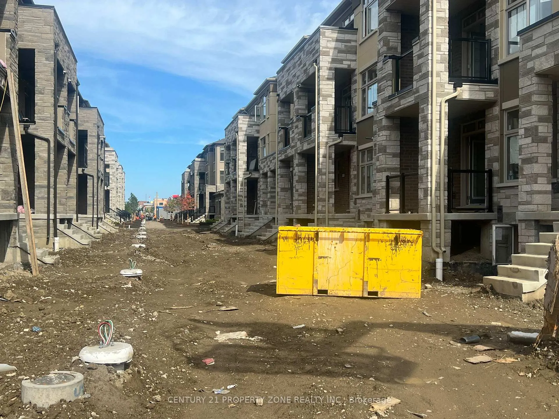 Photo 8 of Unit 34, 34 Fieldridge Crescent, Brampton, Brampton North — HOMEH