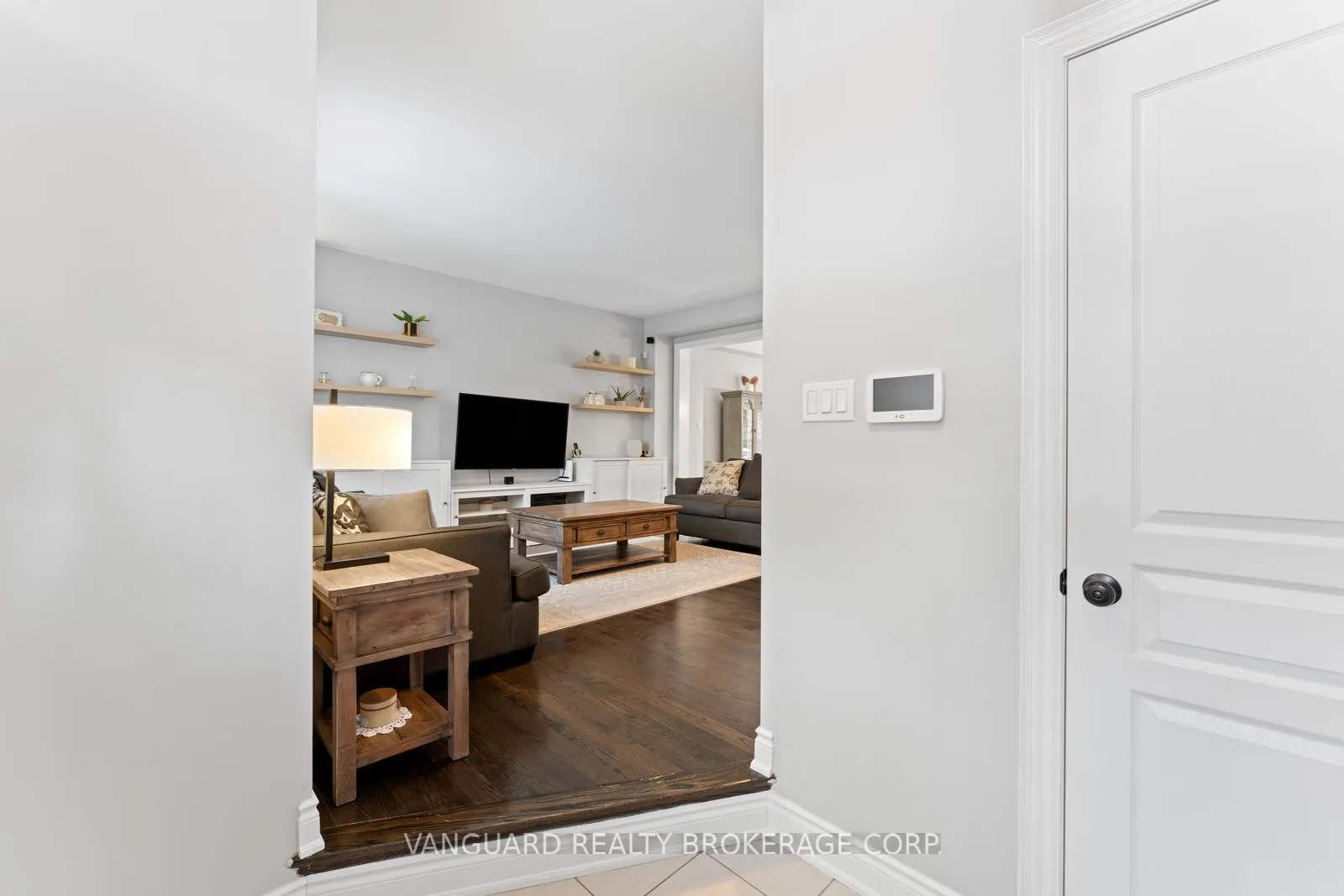 Photo 4 of 138 Barons Street, Vaughan, Kleinburg — HOMEH