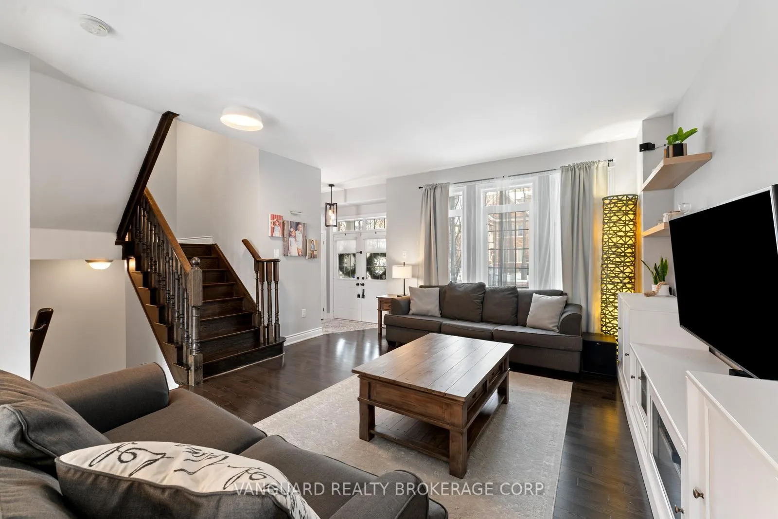 Photo 6 of 138 Barons Street, Vaughan, Kleinburg — HOMEH