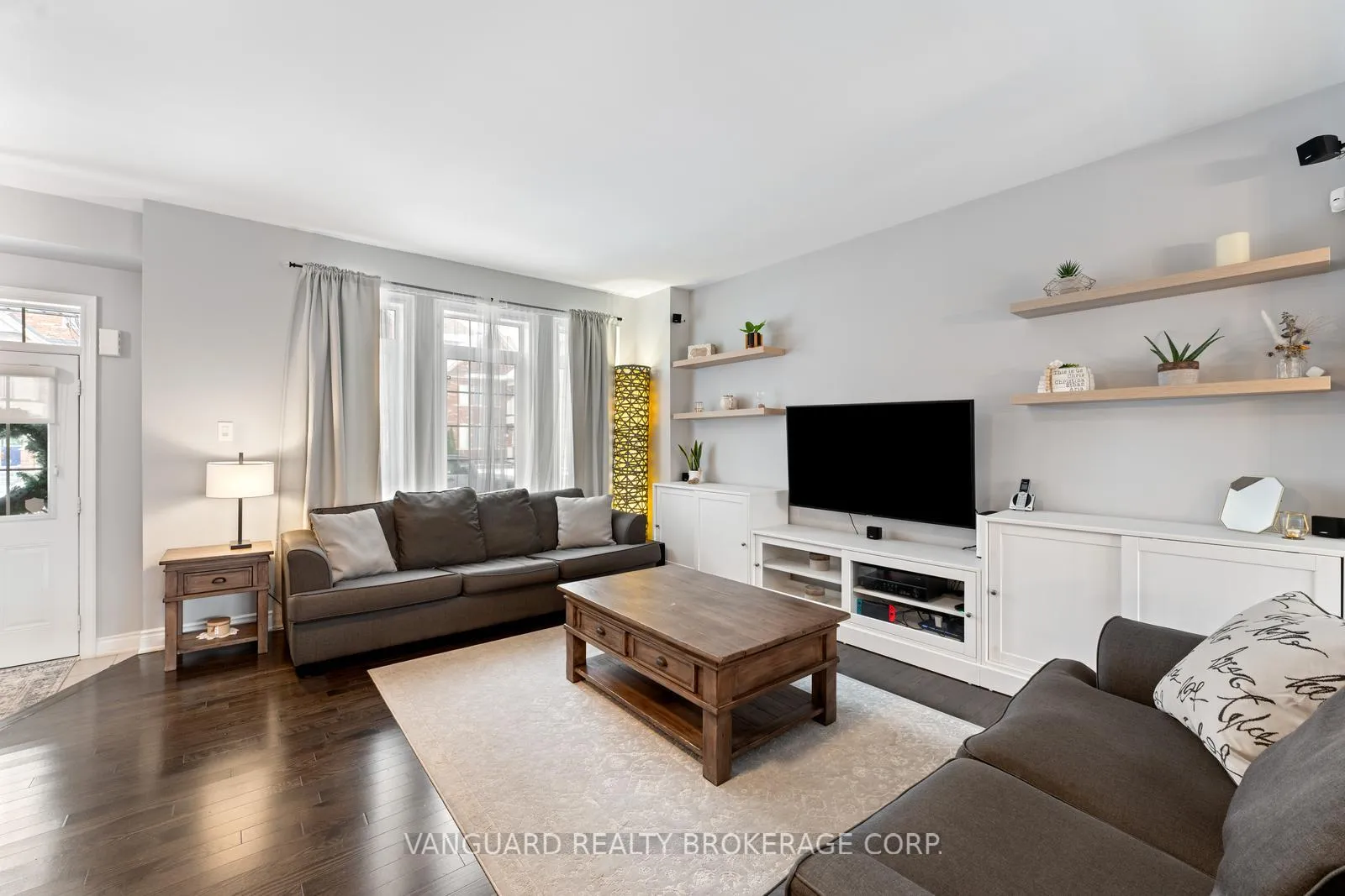 Photo 7 of 138 Barons Street, Vaughan, Kleinburg — HOMEH