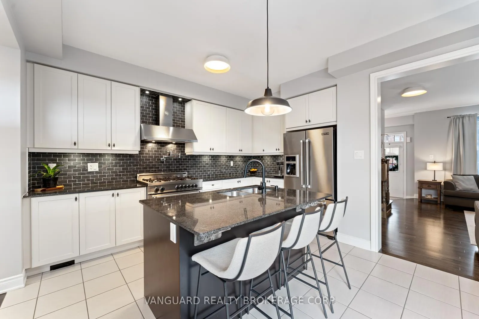 Photo 10 of 138 Barons Street, Vaughan, Kleinburg — HOMEH