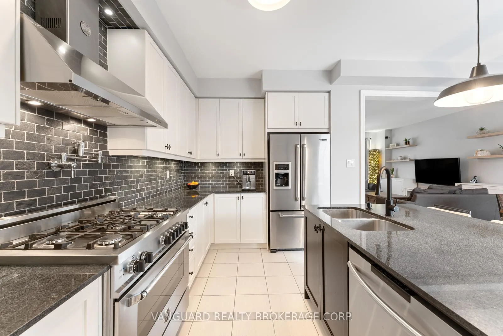 Photo 11 of 138 Barons Street, Vaughan, Kleinburg — HOMEH