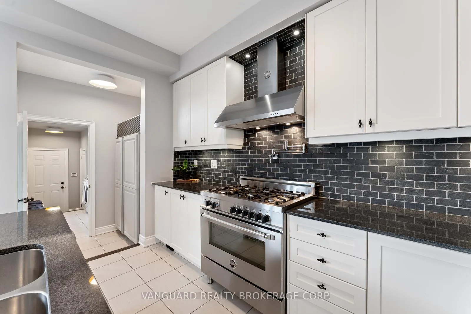 Photo 13 of 138 Barons Street, Vaughan, Kleinburg — HOMEH