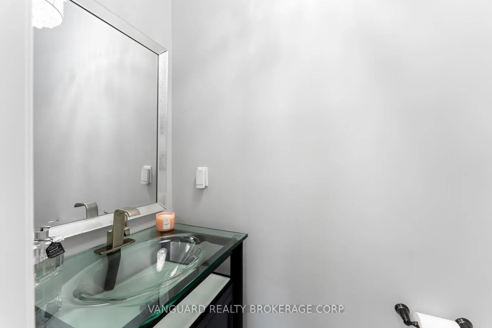 Photo 14 of 138 Barons Street, Vaughan, Kleinburg — HOMEH