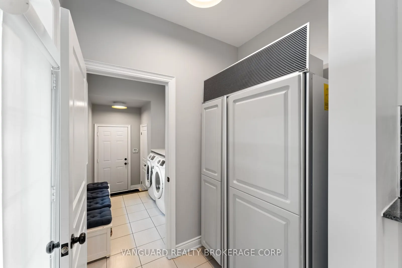 Photo 15 of 138 Barons Street, Vaughan, Kleinburg — HOMEH