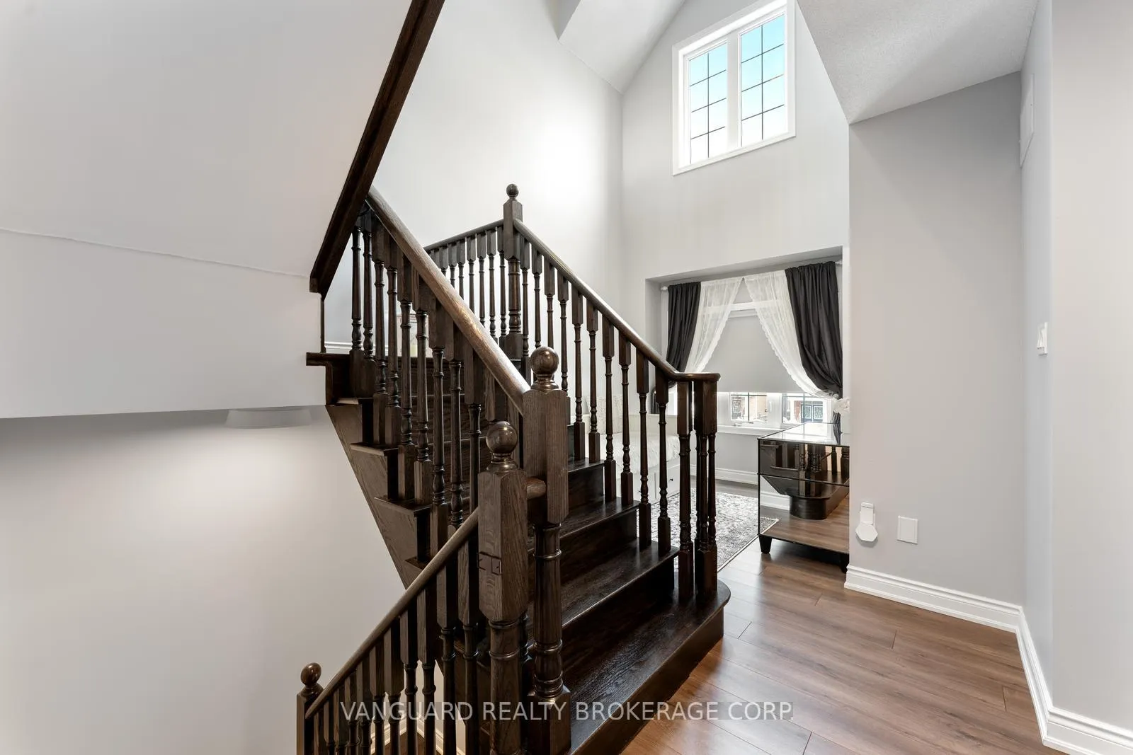 Photo 17 of 138 Barons Street, Vaughan, Kleinburg — HOMEH