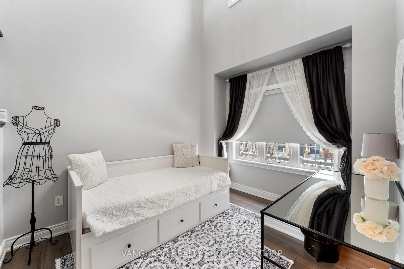 Photo 18 of 138 Barons Street, Vaughan, Kleinburg — HOMEH
