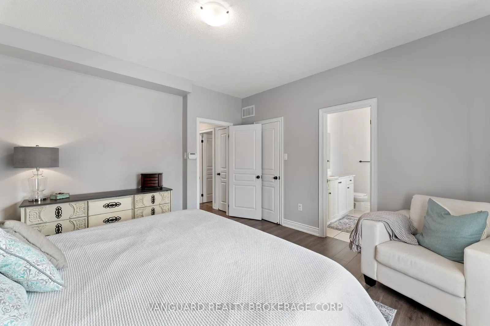 Photo 21 of 138 Barons Street, Vaughan, Kleinburg — HOMEH