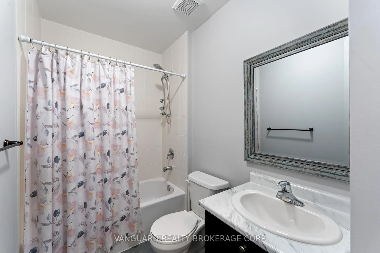 Photo 25 of 138 Barons Street, Vaughan, Kleinburg — HOMEH