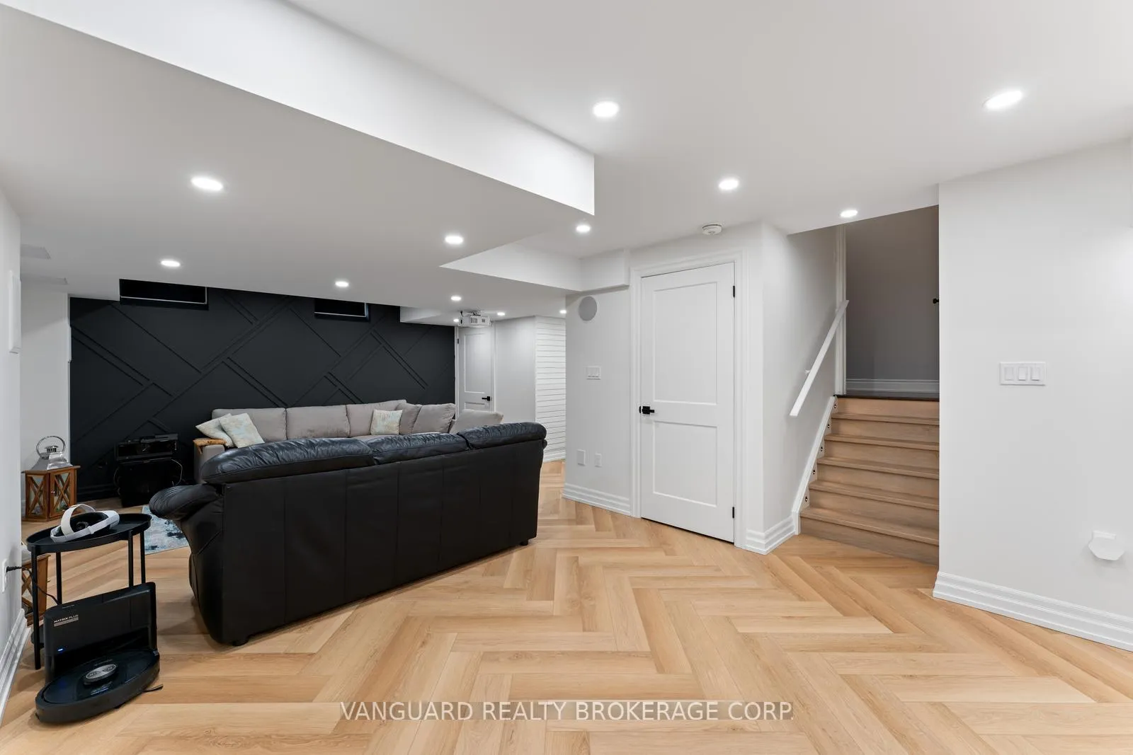 Photo 33 of 138 Barons Street, Vaughan, Kleinburg — HOMEH