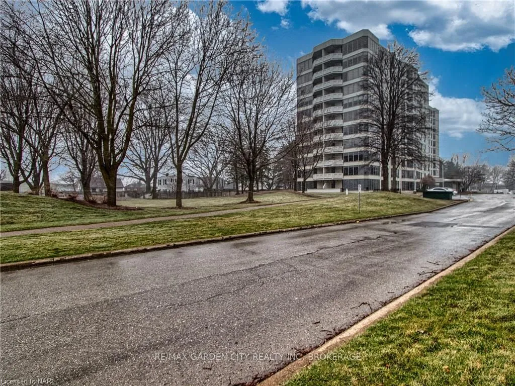 Photo 2 of Unit 103, 81 Scott Street, St. Catharines, Lakeport — HOMEH