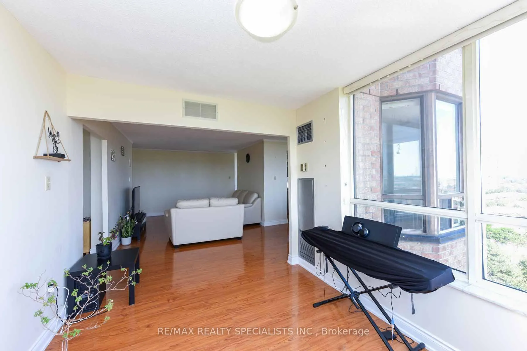 Photo 7 of Unit 1010, 20 Cherrytree Drive, Brampton, Fletcher's Creek South — HOMEH