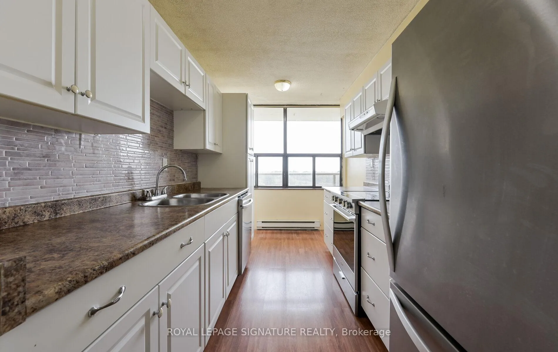 Photo 5 of Unit 801, 4 Kings Cross Road, Brampton, Queen Street Corridor — HOMEH