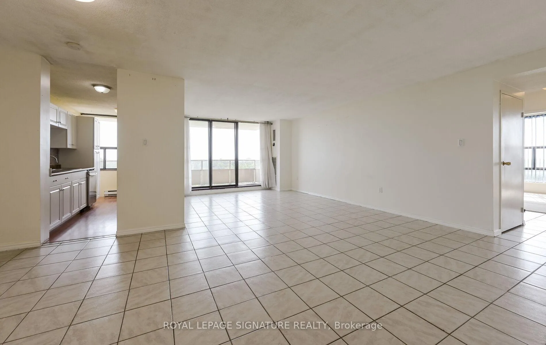 Photo 8 of Unit 801, 4 Kings Cross Road, Brampton, Queen Street Corridor — HOMEH