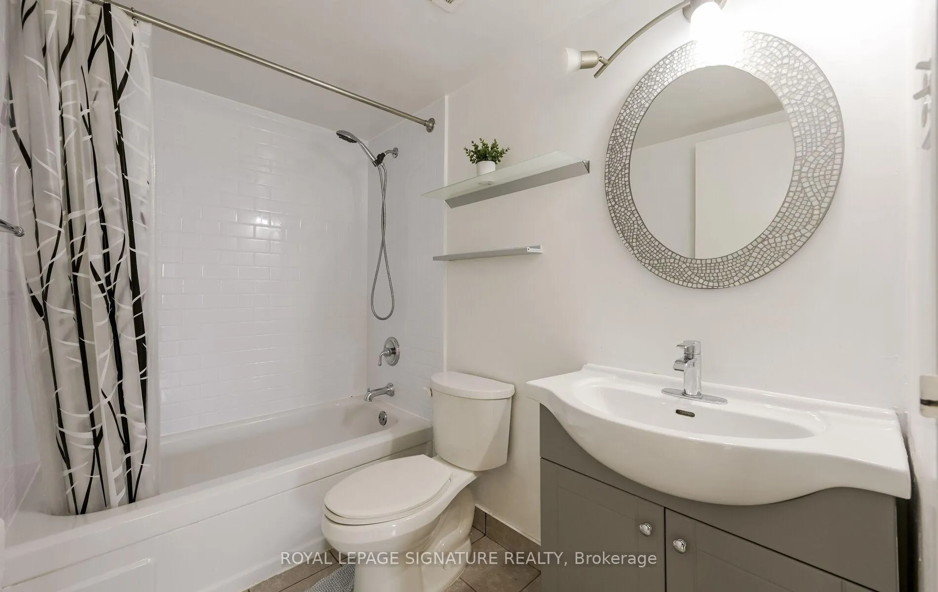 Photo 10 of Unit 801, 4 Kings Cross Road, Brampton, Queen Street Corridor — HOMEH