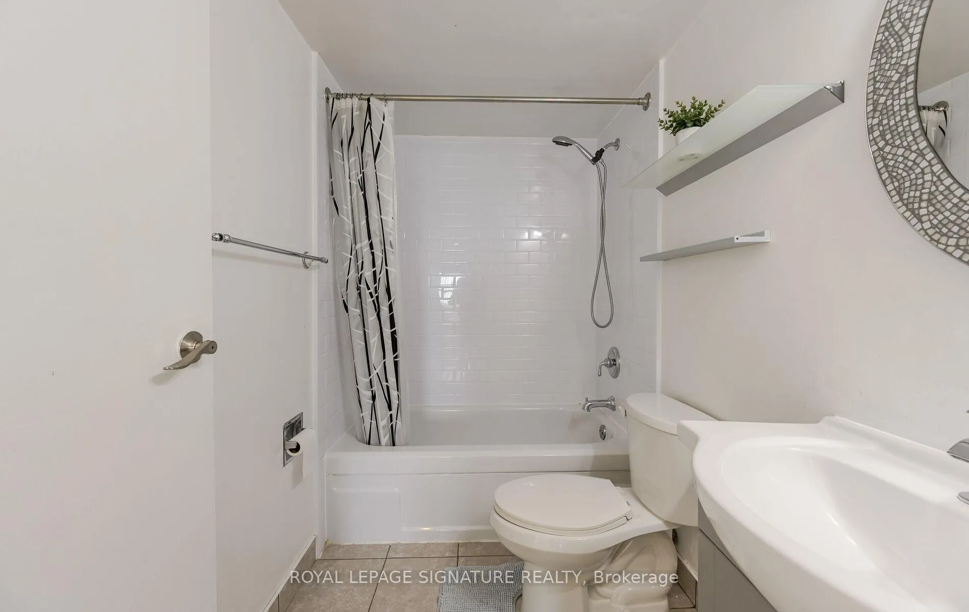 Photo 11 of Unit 801, 4 Kings Cross Road, Brampton, Queen Street Corridor — HOMEH