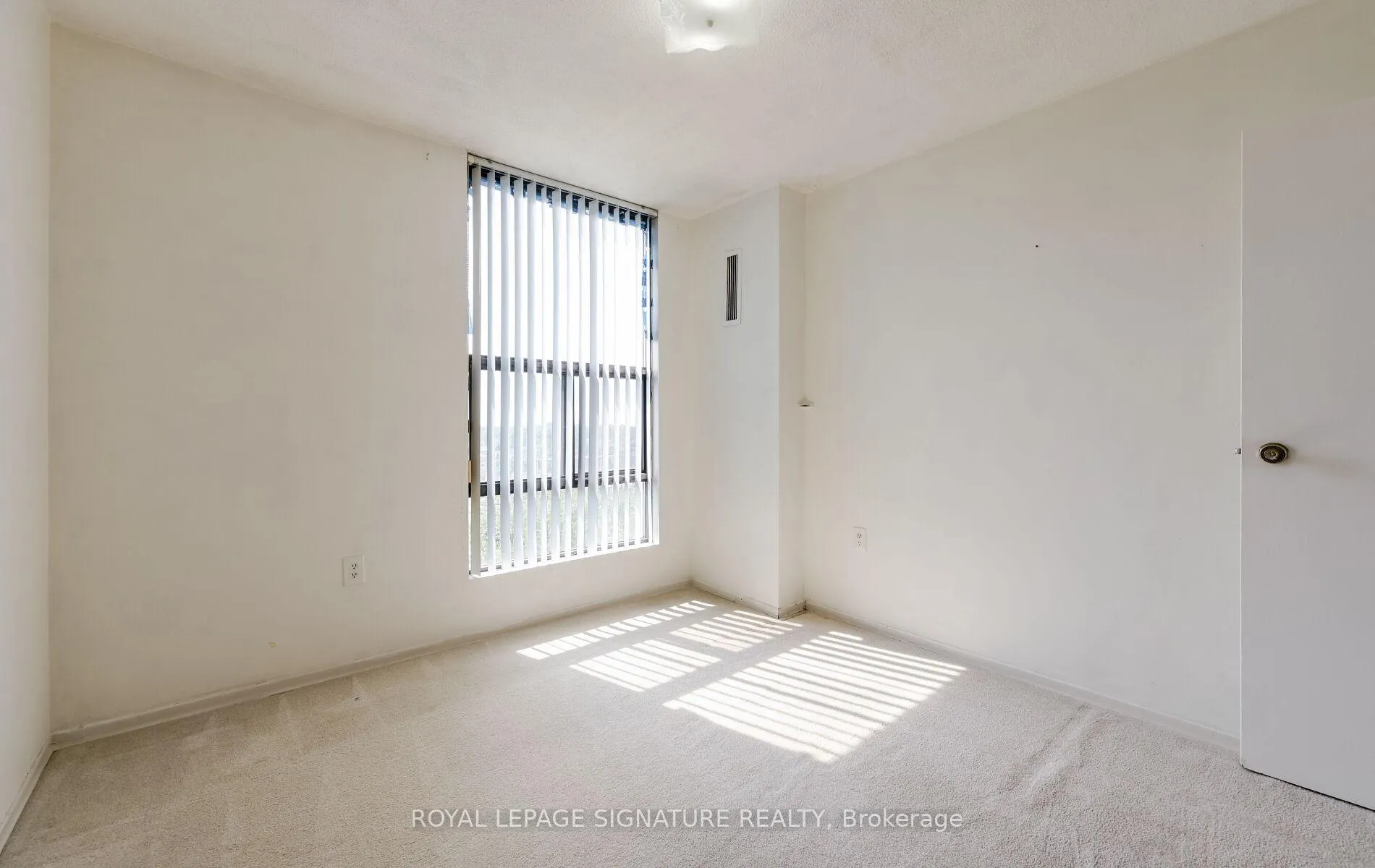 Photo 18 of Unit 801, 4 Kings Cross Road, Brampton, Queen Street Corridor — HOMEH
