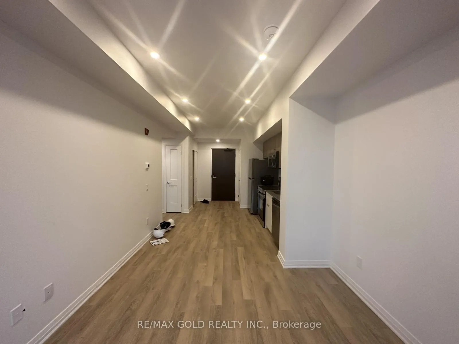 Photo 7 of Unit 511, 101 Golden Eagle Road, Waterloo, North Lakeshore — HOMEH