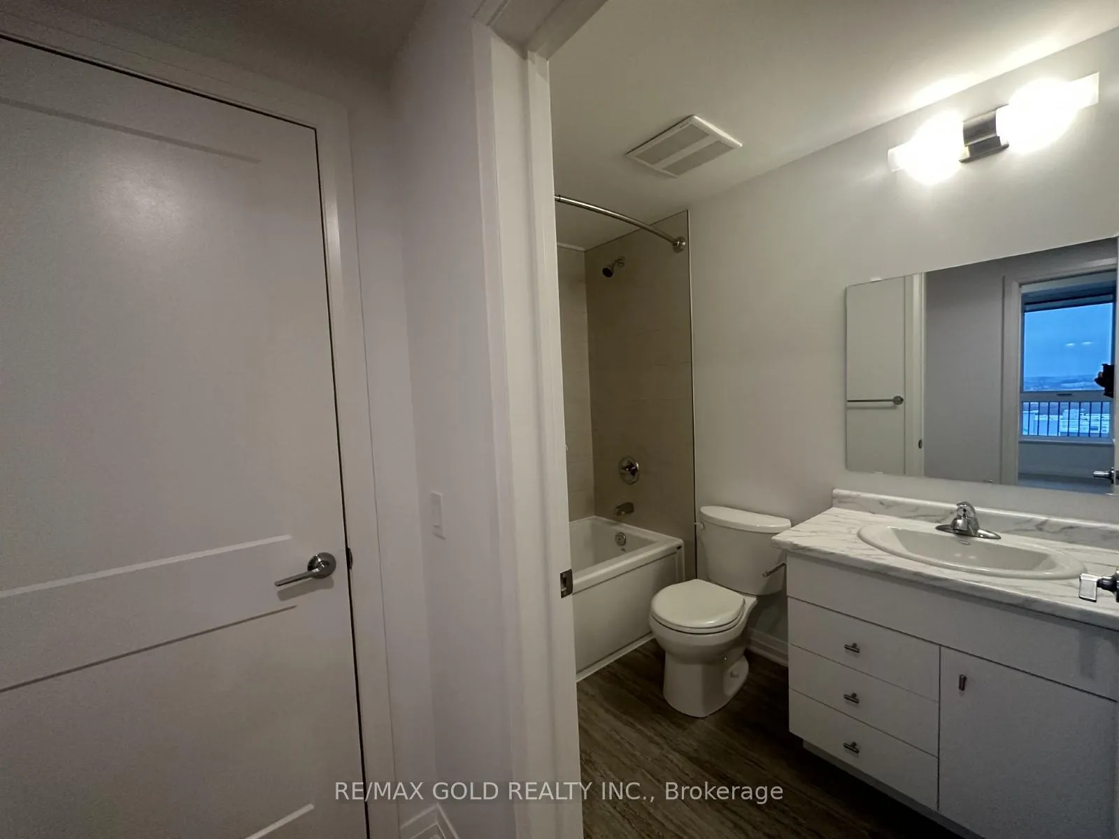 Photo 17 of Unit 511, 101 Golden Eagle Road, Waterloo, North Lakeshore — HOMEH