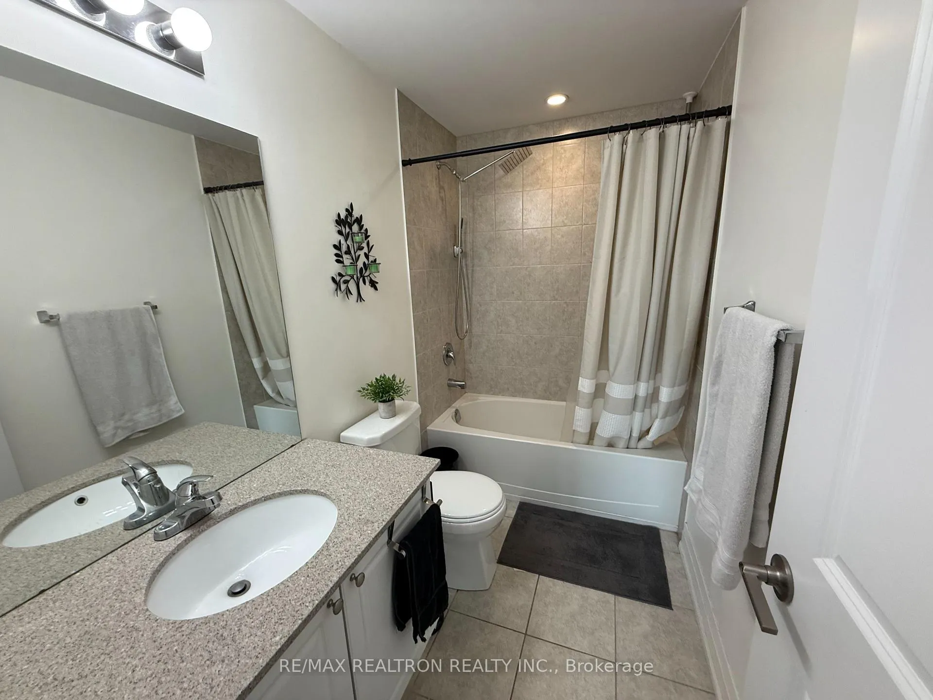Photo 17 of Unit 512, 306 Essa Road, Barrie, 400 West — HOMEH