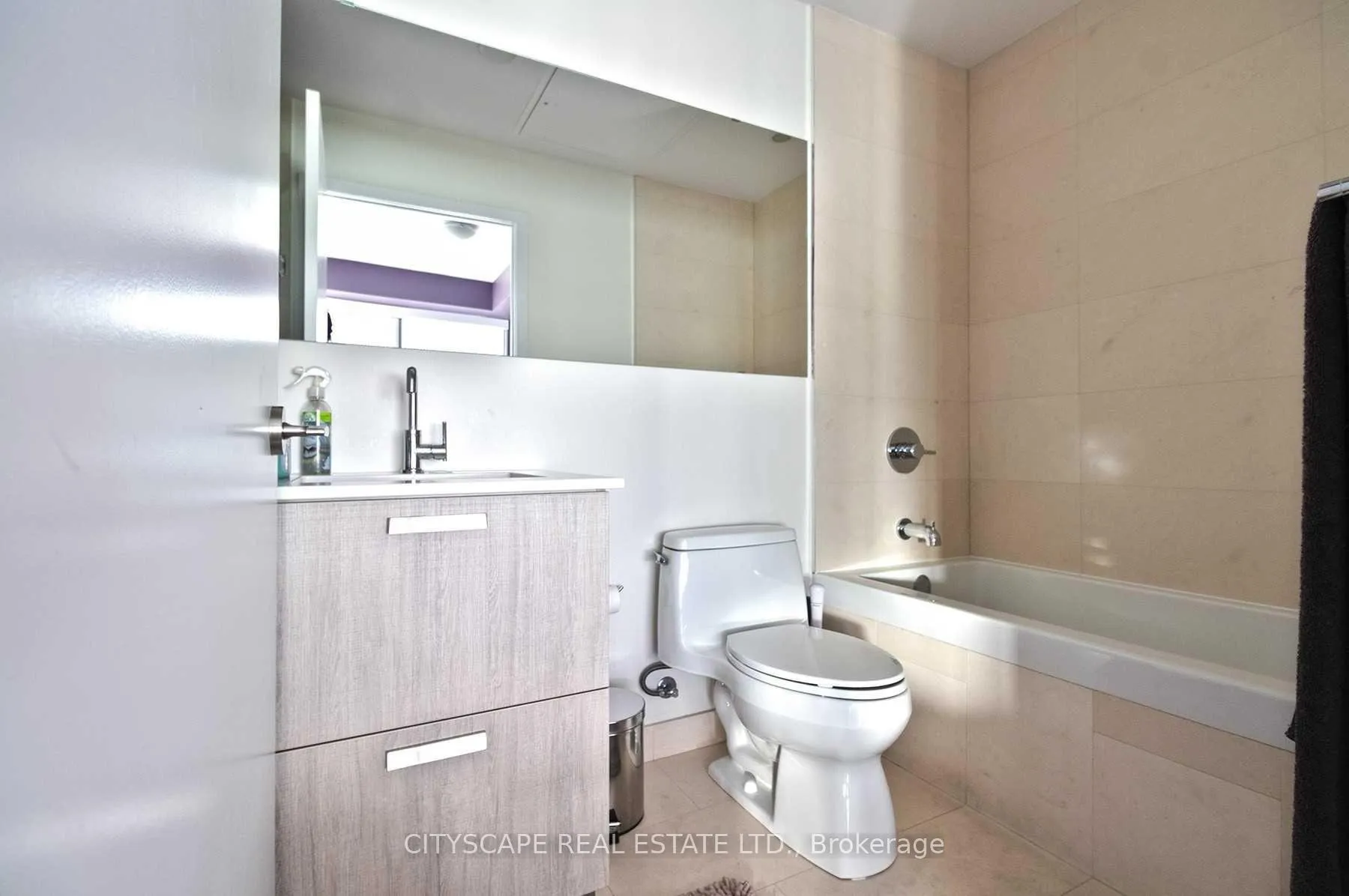 Photo 5 of Unit 1904, 1815 Yonge Street, Toronto, Mount Pleasant West — HOMEH