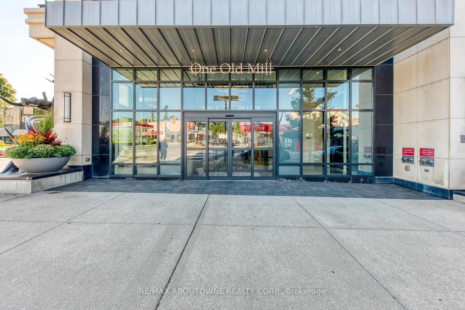 Photo 2 of Unit 629, 1 Old Mill Drive, Toronto, High Park-Swansea — HOMEH