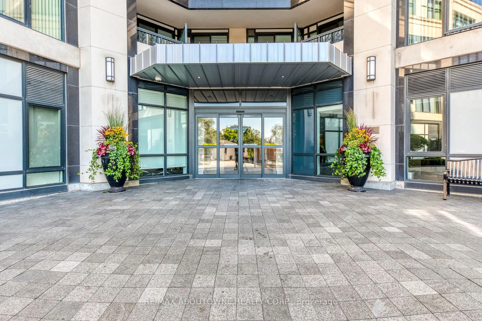 Photo 4 of Unit 629, 1 Old Mill Drive, Toronto, High Park-Swansea — HOMEH