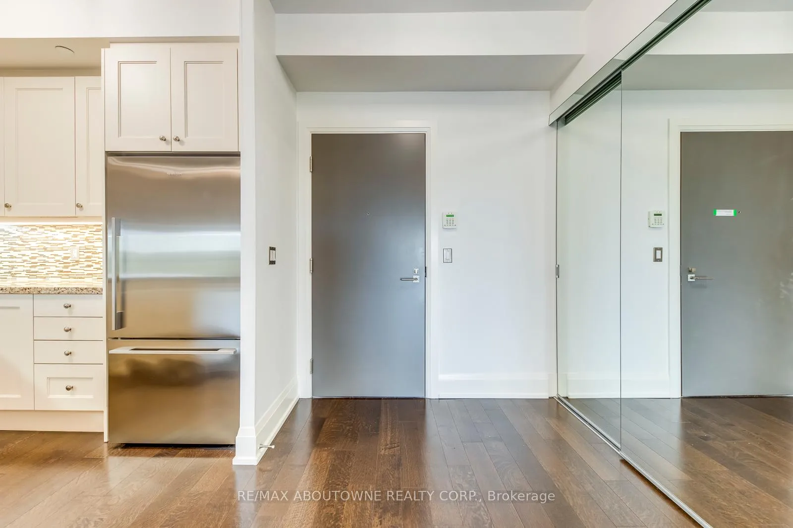 Photo 5 of Unit 629, 1 Old Mill Drive, Toronto, High Park-Swansea — HOMEH