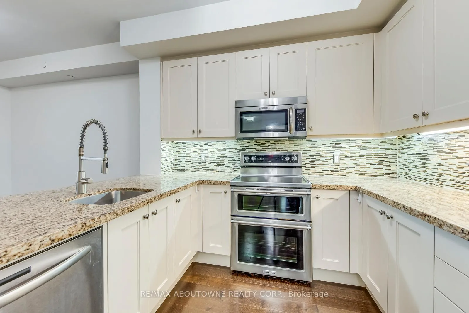 Photo 8 of Unit 629, 1 Old Mill Drive, Toronto, High Park-Swansea — HOMEH