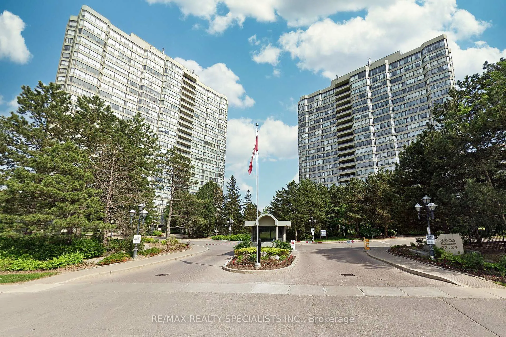 Photo 2 of Unit 210, 22 Hanover Road, Brampton, Queen Street Corridor — HOMEH