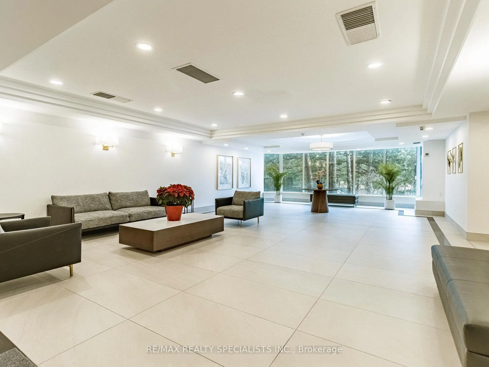 Photo 7 of Unit 210, 22 Hanover Road, Brampton, Queen Street Corridor — HOMEH
