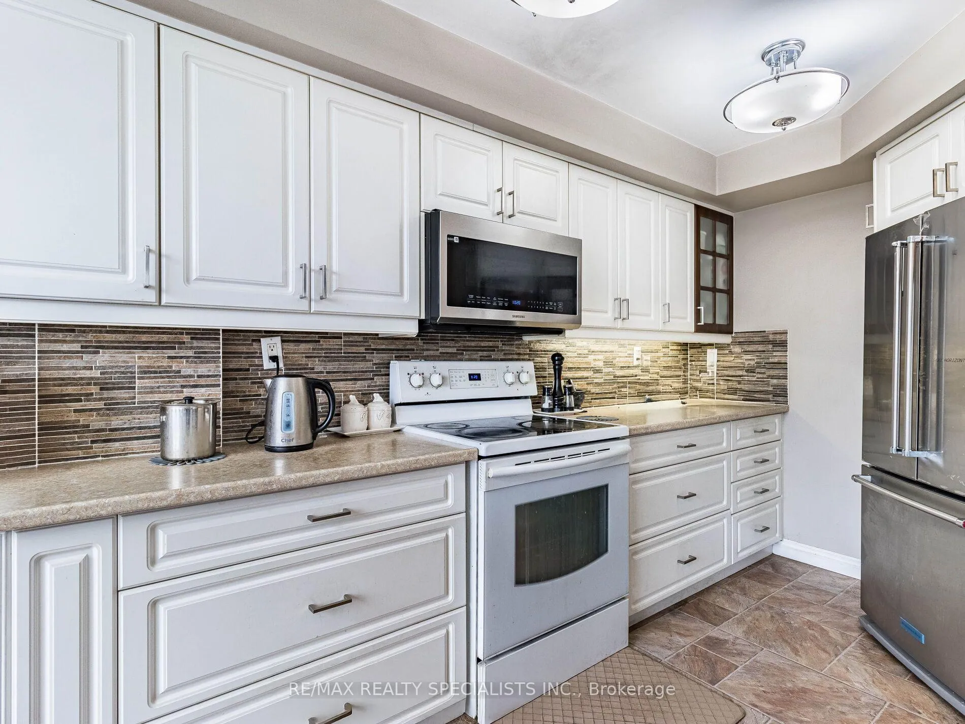 Photo 17 of Unit 210, 22 Hanover Road, Brampton, Queen Street Corridor — HOMEH