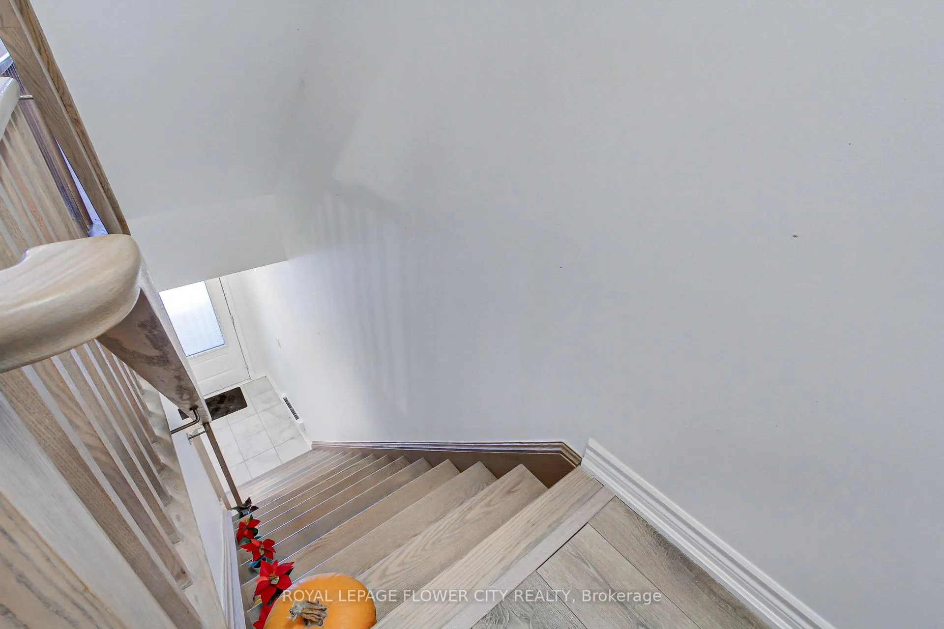 Photo 7 of 583 Goldenrod Lane, Kitchener — HOMEH