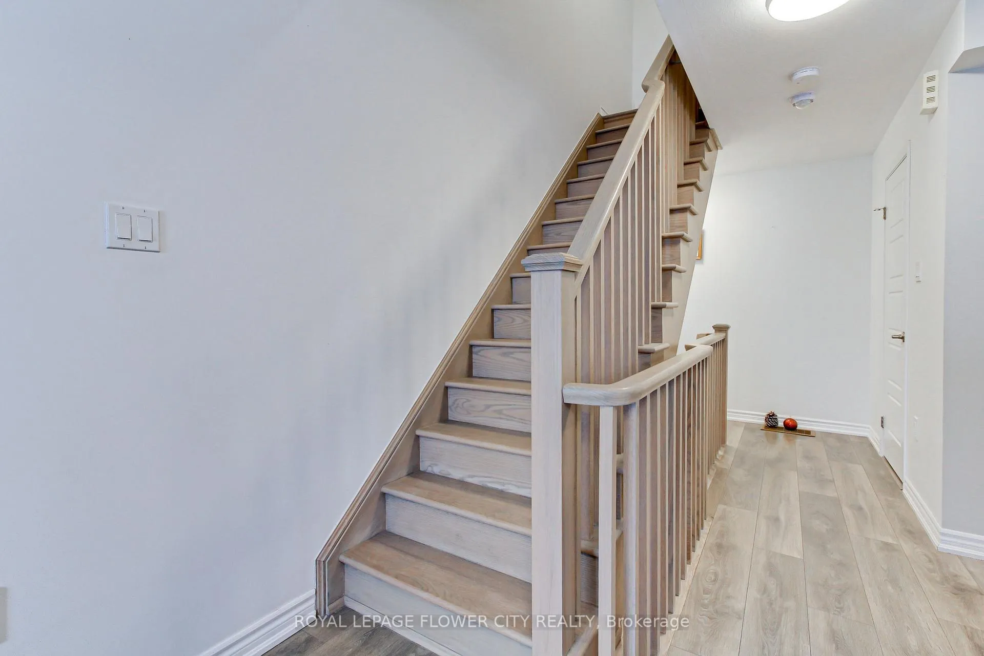 Photo 8 of 583 Goldenrod Lane, Kitchener — HOMEH