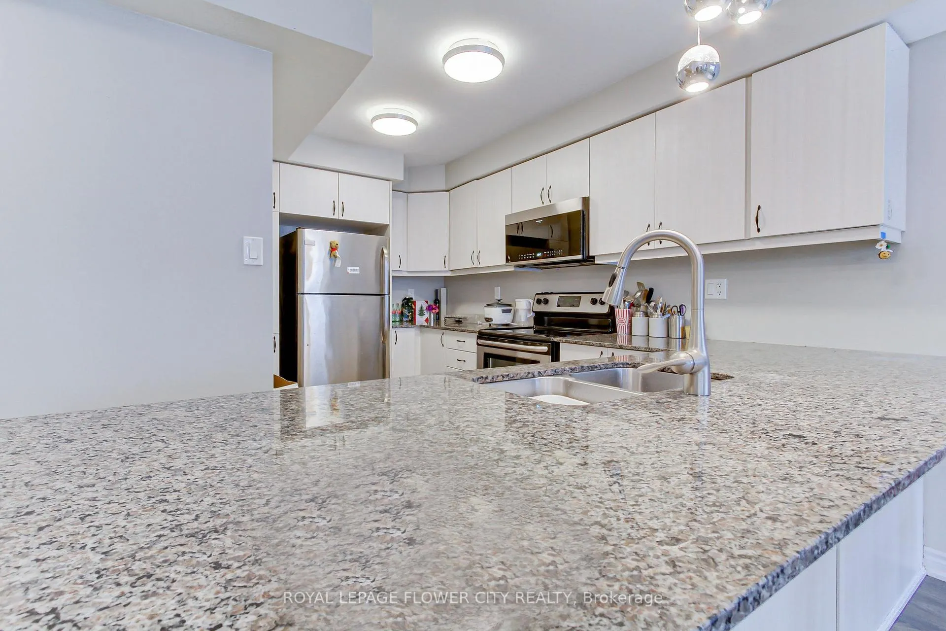 Photo 10 of 583 Goldenrod Lane, Kitchener — HOMEH