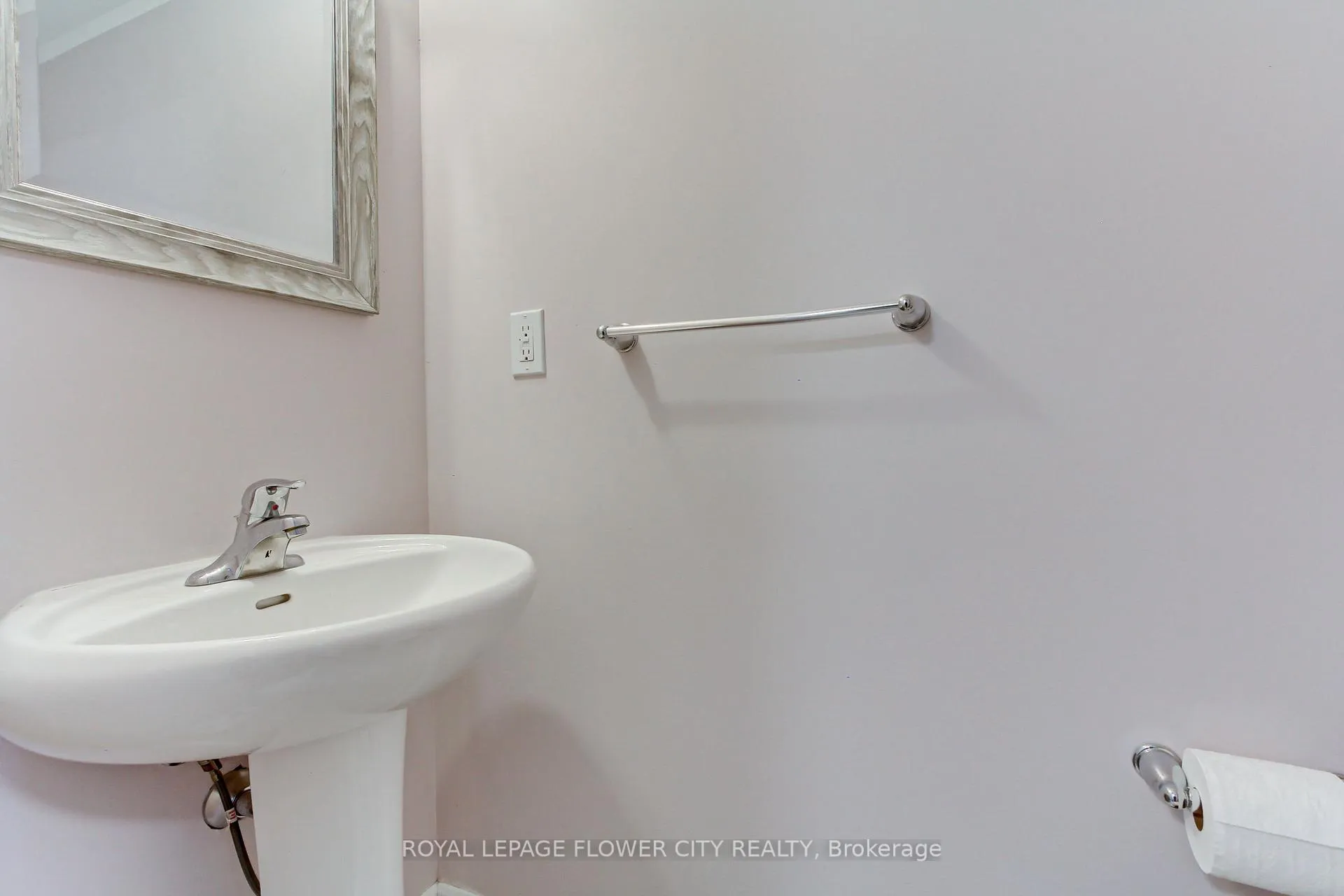 Photo 20 of 583 Goldenrod Lane, Kitchener — HOMEH