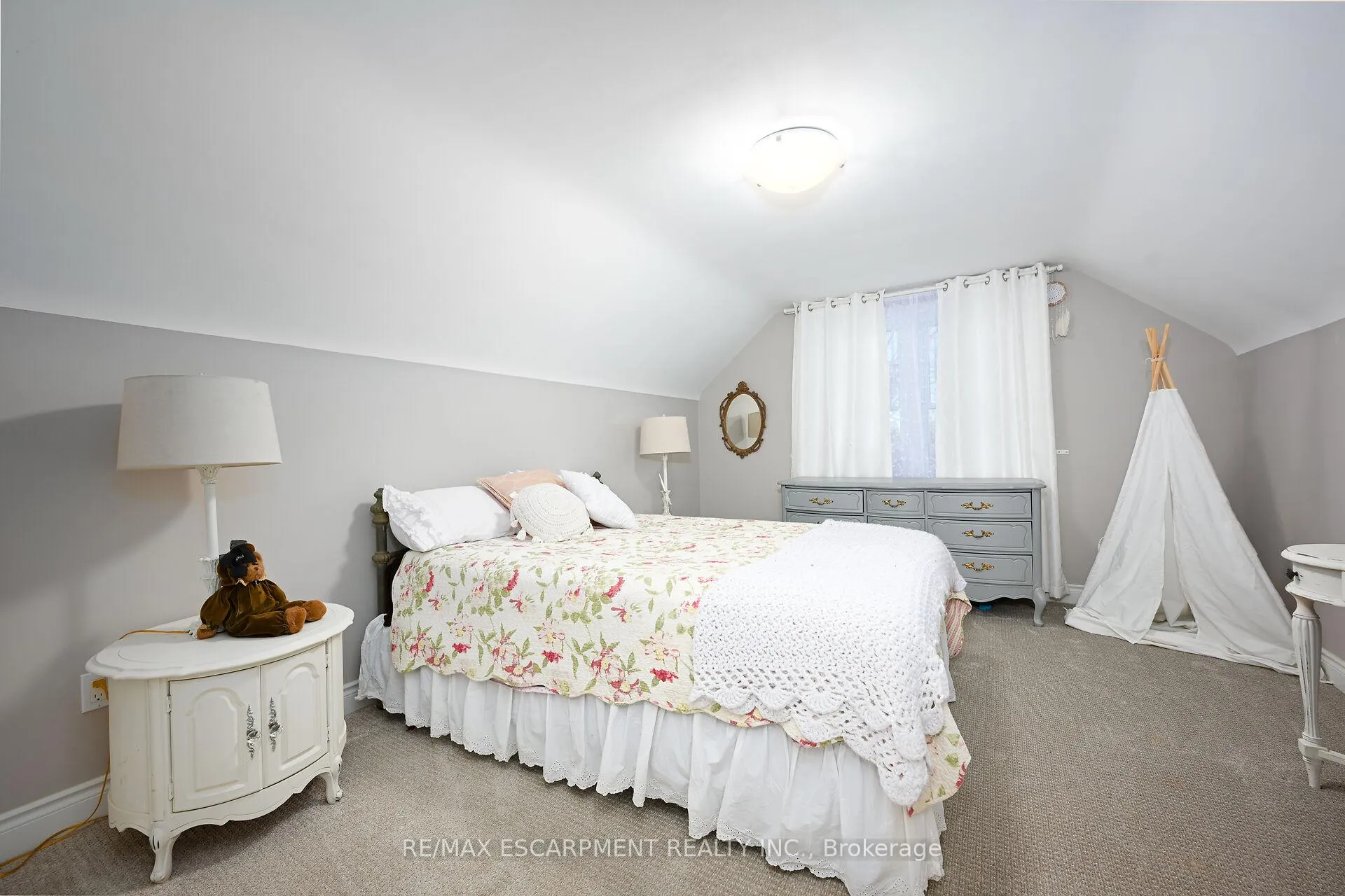 Photo 23 of 85 Barons Avenue S, Hamilton, Bartonville — HOMEH