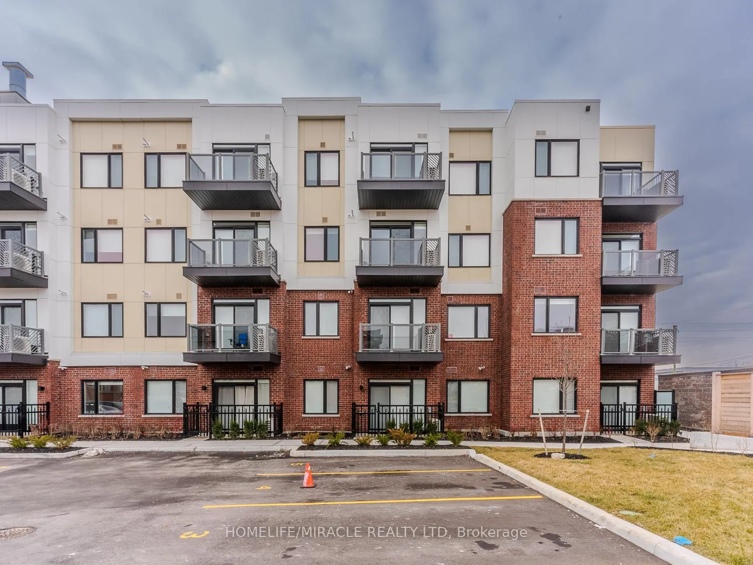 Photo 1 of Unit 114, 62 Sky Harbour Drive, Brampton, Bram West — HOMEH