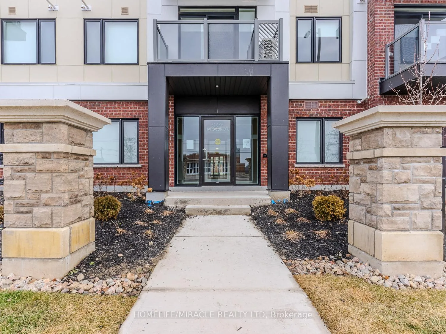 Photo 2 of Unit 114, 62 Sky Harbour Drive, Brampton, Bram West — HOMEH