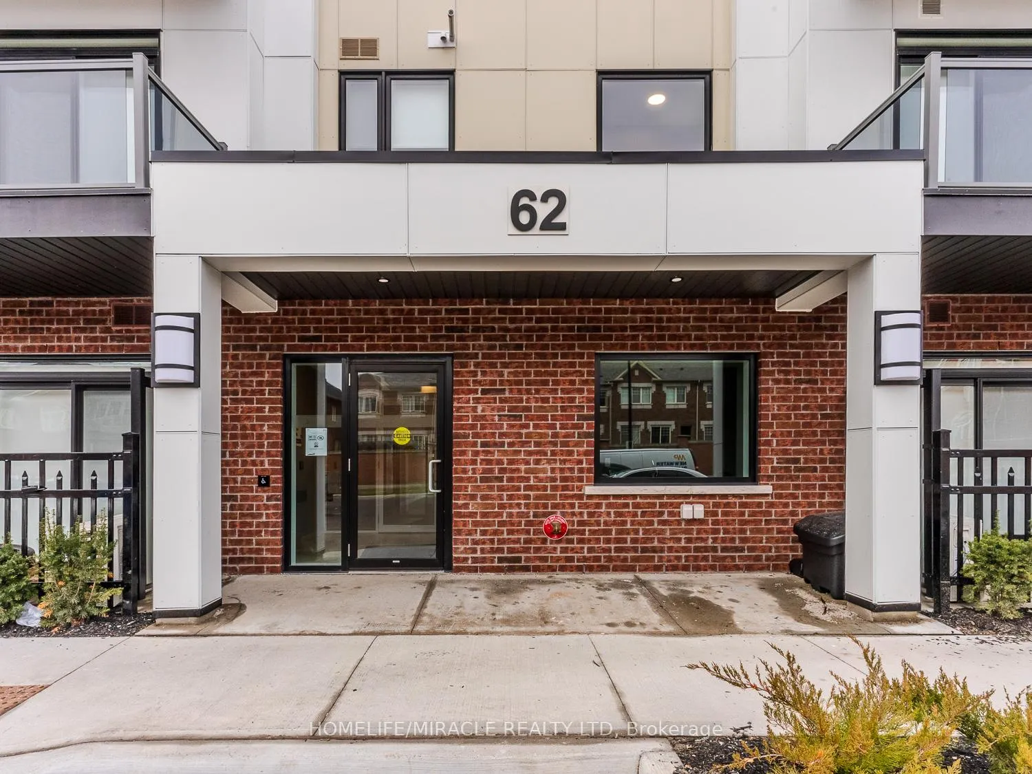 Photo 4 of Unit 114, 62 Sky Harbour Drive, Brampton, Bram West — HOMEH