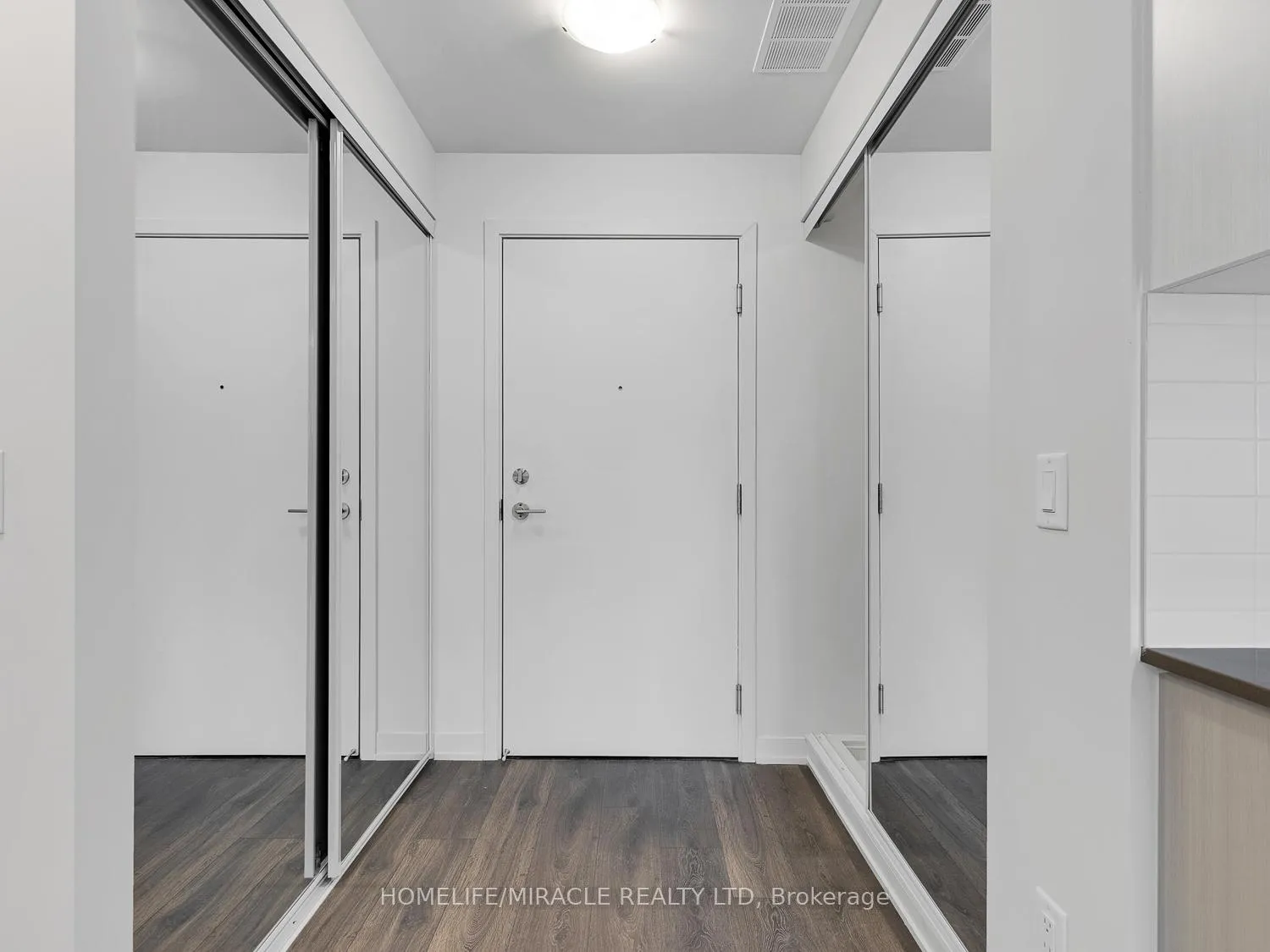 Photo 7 of Unit 114, 62 Sky Harbour Drive, Brampton, Bram West — HOMEH