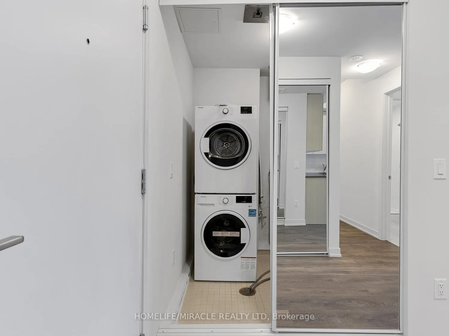Photo 8 of Unit 114, 62 Sky Harbour Drive, Brampton, Bram West — HOMEH
