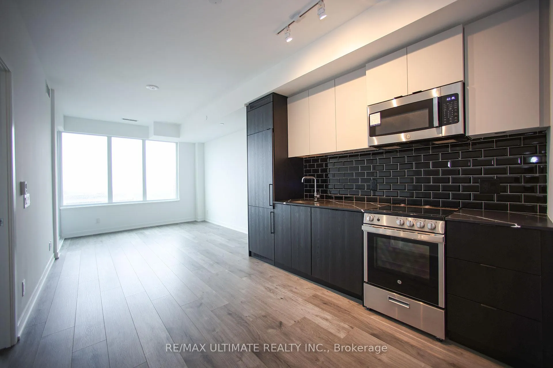 Photo 13 of Unit 816, 285 Dufferin Street, Toronto, South Parkdale — HOMEH