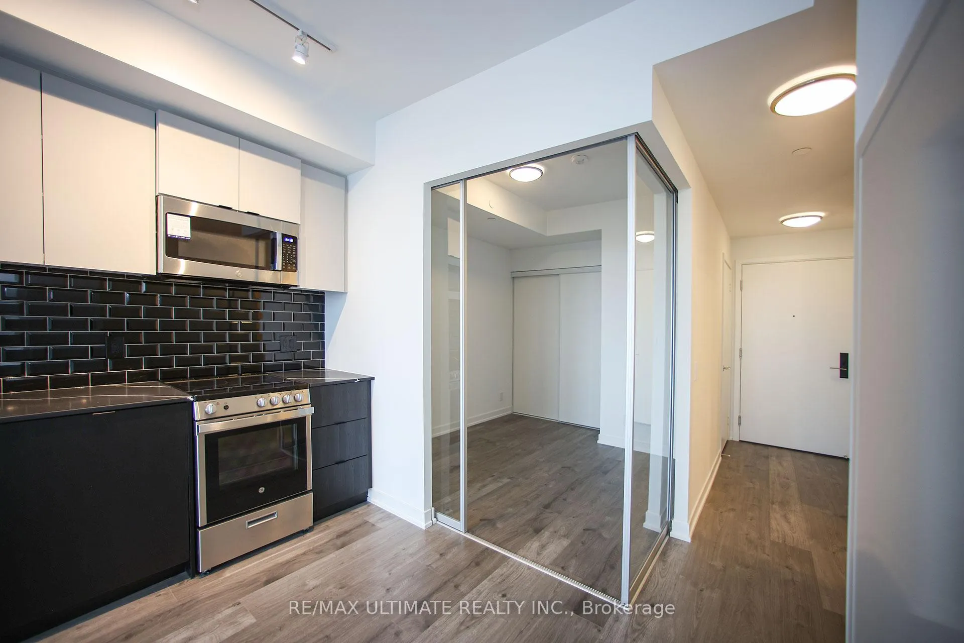 Photo 14 of Unit 816, 285 Dufferin Street, Toronto, South Parkdale — HOMEH