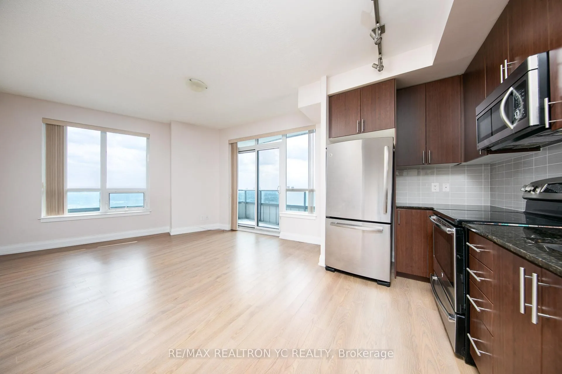Photo 1 of Unit 2008, 7171 Yonge Street, Markham, Thornhill — HOMEH