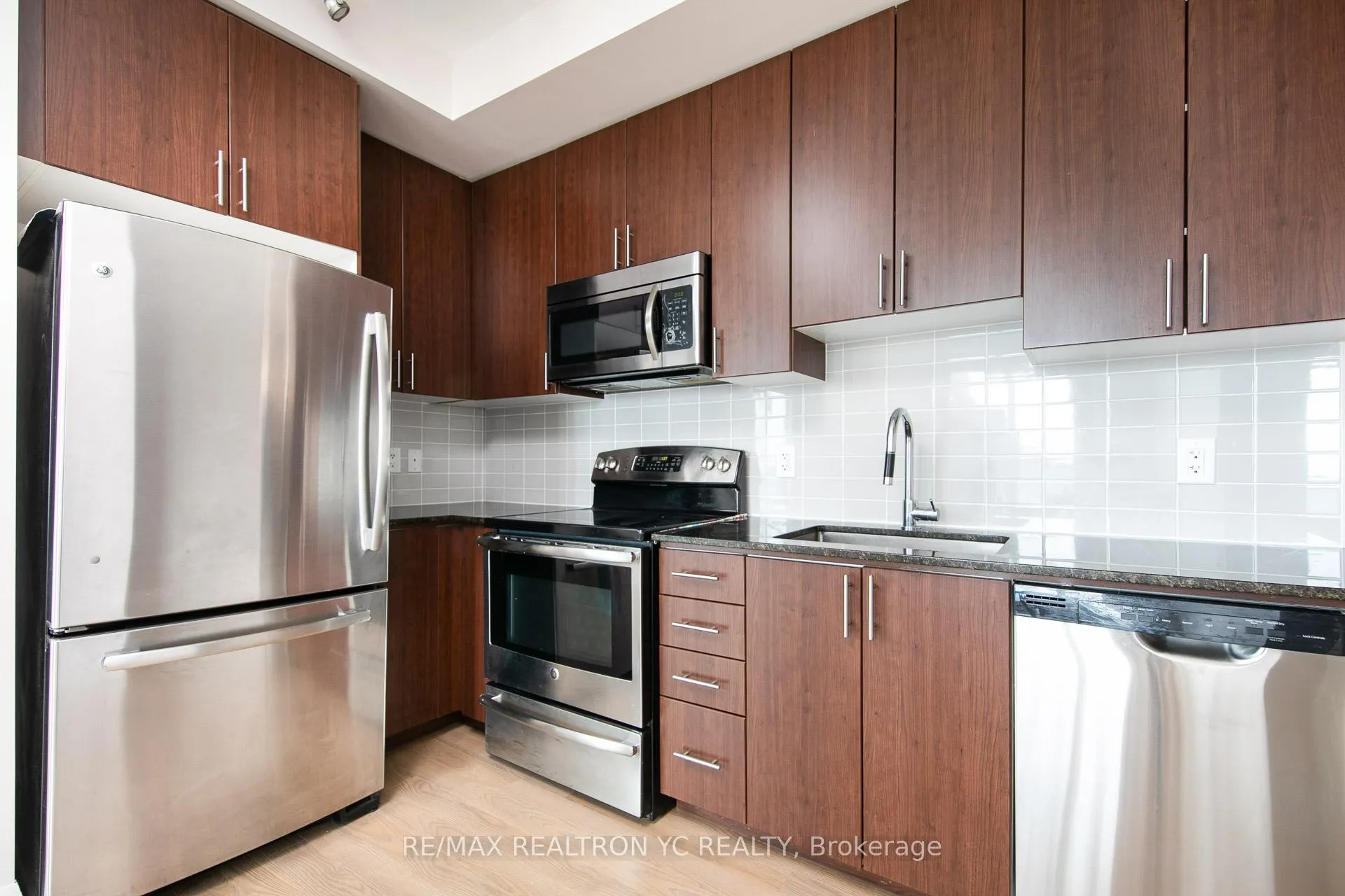 Photo 6 of Unit 2008, 7171 Yonge Street, Markham, Thornhill — HOMEH