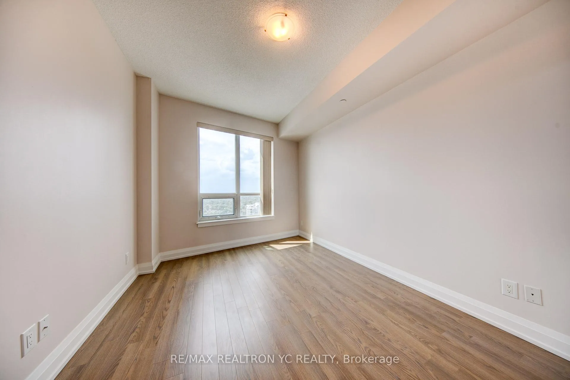Photo 11 of Unit 2008, 7171 Yonge Street, Markham, Thornhill — HOMEH