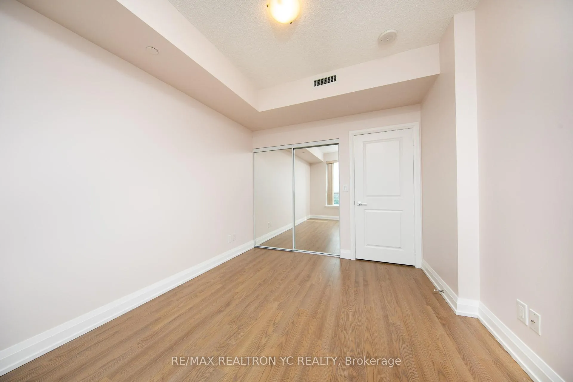 Photo 12 of Unit 2008, 7171 Yonge Street, Markham, Thornhill — HOMEH