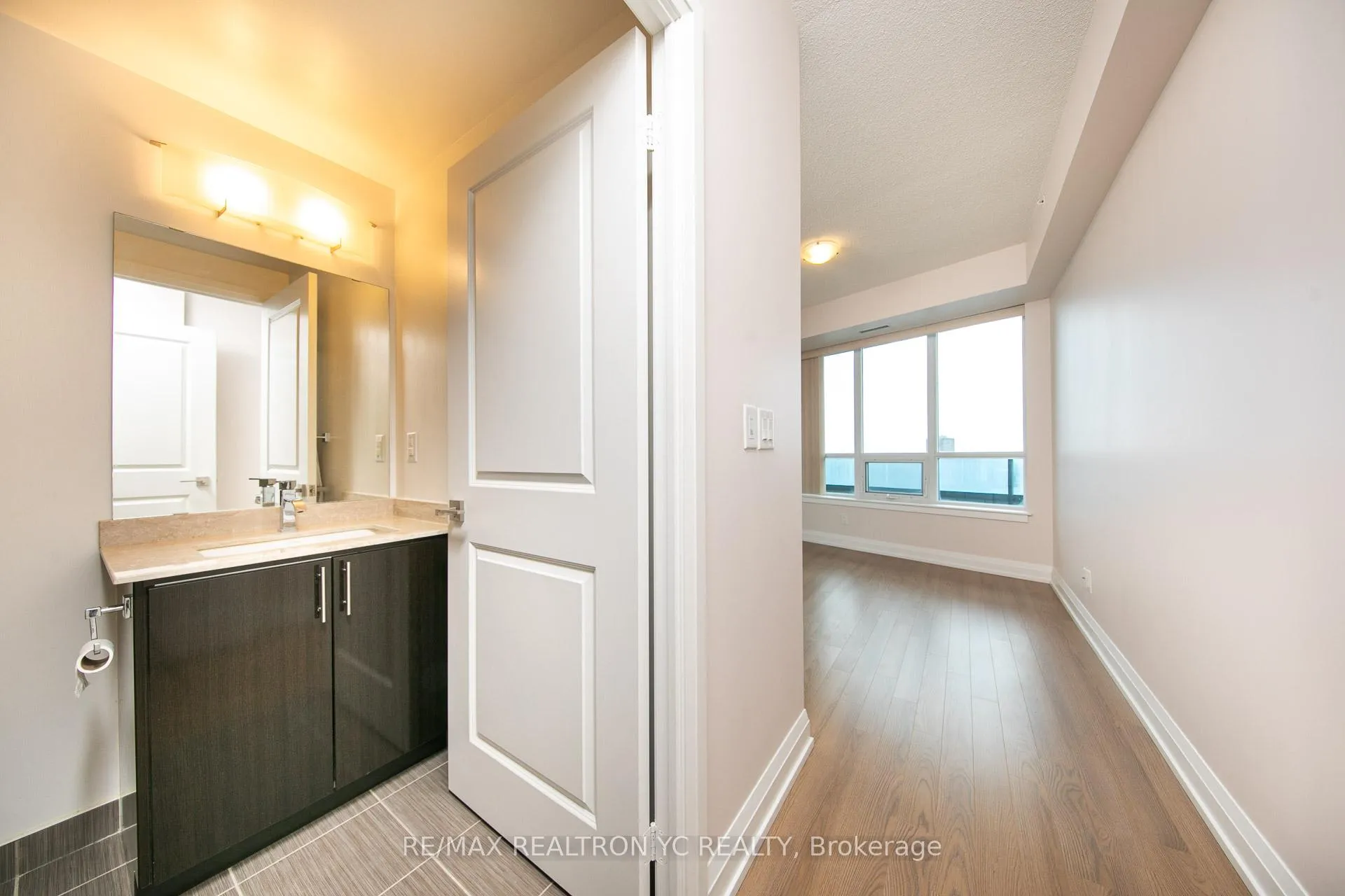Photo 13 of Unit 2008, 7171 Yonge Street, Markham, Thornhill — HOMEH