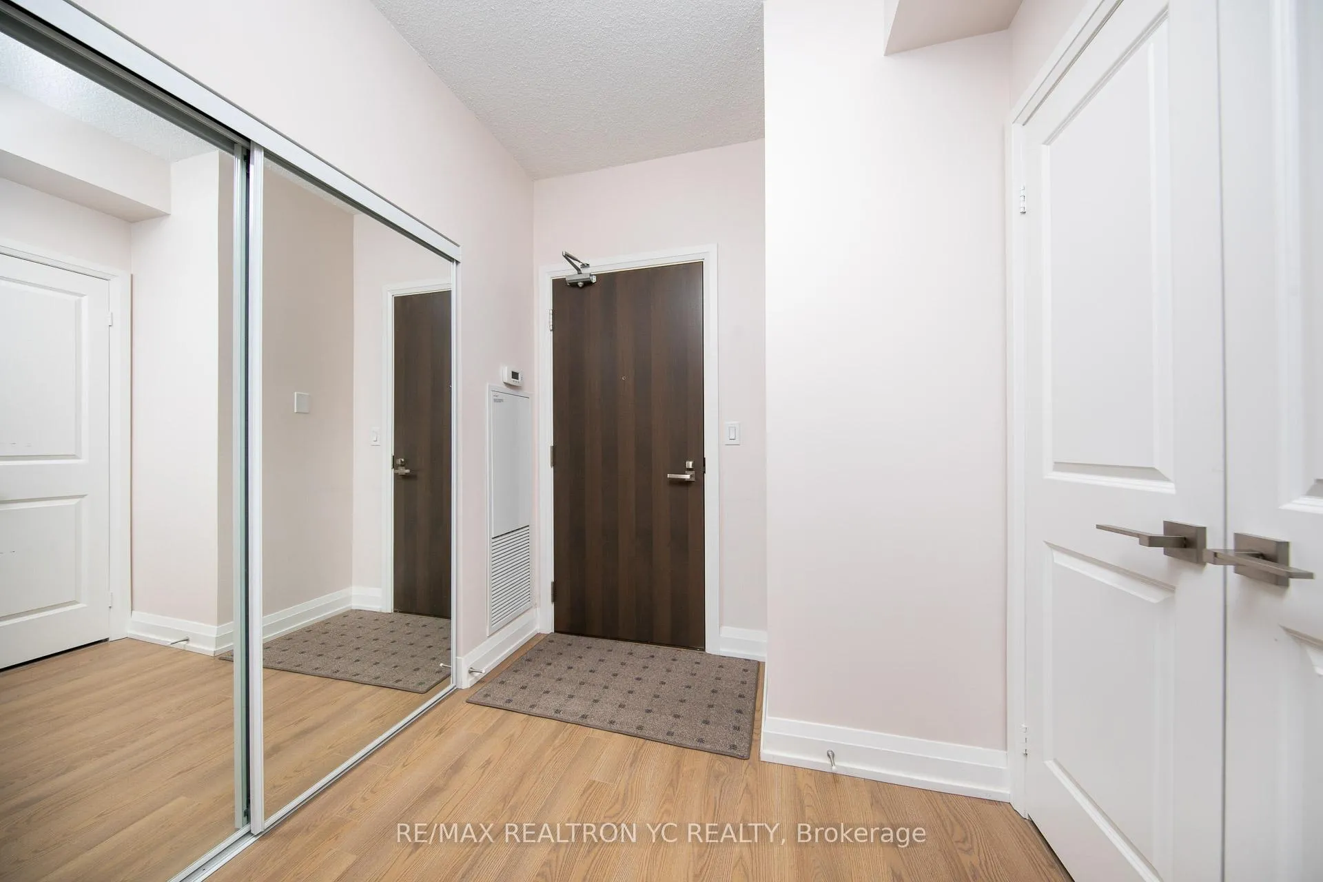 Photo 16 of Unit 2008, 7171 Yonge Street, Markham, Thornhill — HOMEH